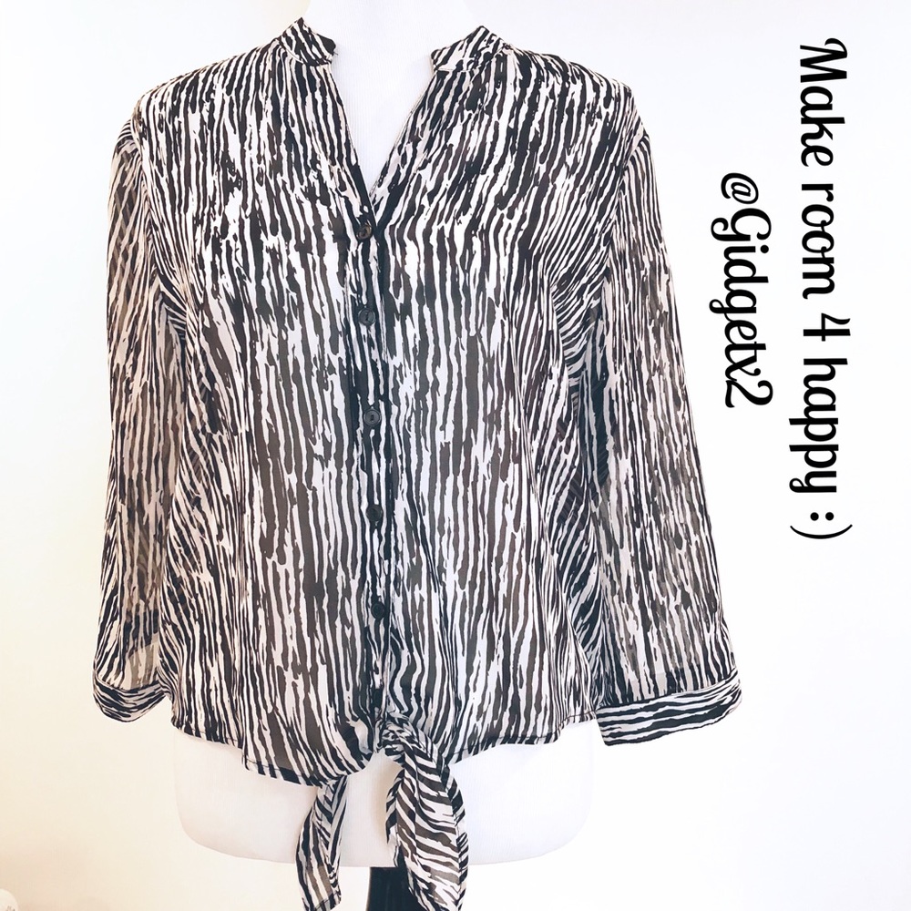 Chico’s black & white print 3/4 sleeve top Size 1